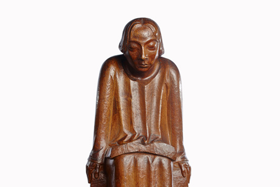 Ernst Barlach (1870 – 1938), Lesender Klosterschüler, 1930, Holz (Eiche), Höhe: 114,8 cm