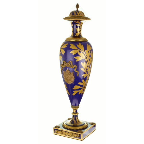 decorated vase - image of Emperor Napoleon | en