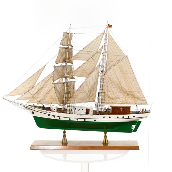 model-aglowego-statku-szkoleniowego-wilhelm-pieck