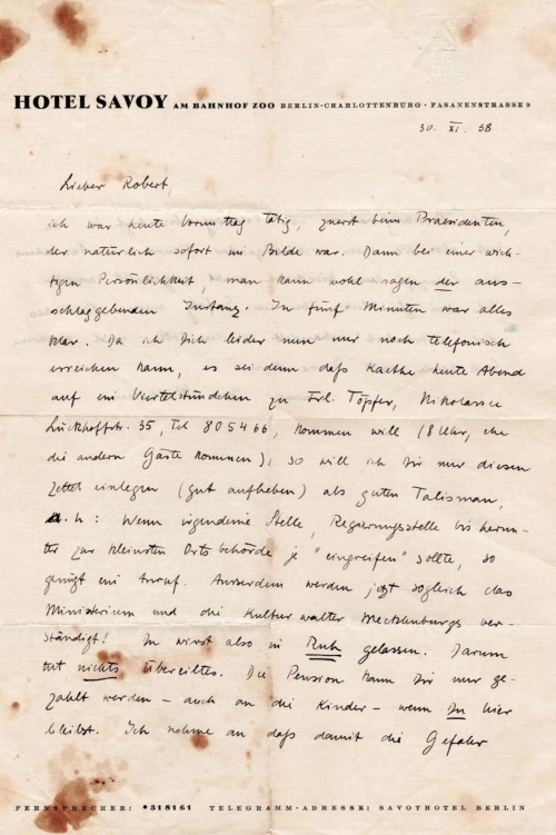 Brief von Wilhelm Kempff an Robert Kahn vom 30. November 1938 © Quelle: Privatbesitz Familie Greiner-Kahn Vorderseite, fleckig, auf Briefpapier des Hotels Savoy in Berlin