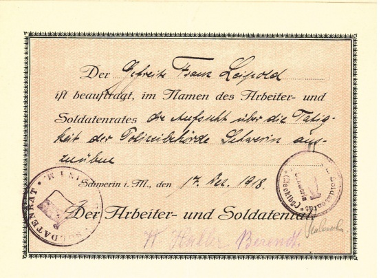 Vordruck mit handschriftlichem Eintrag des Namens: Ausweis des Schweriner Arbeiter und Soldatenrates für den Gefreiten Franz Leipold