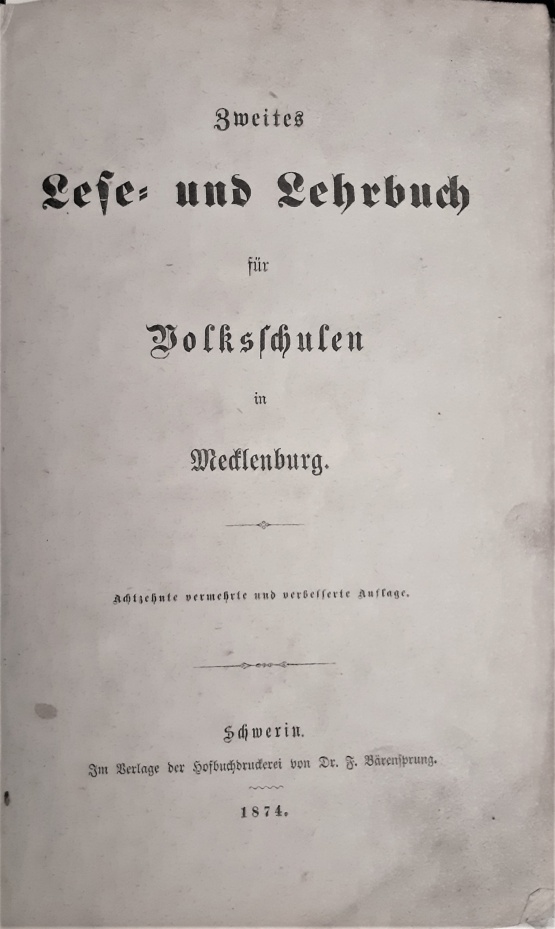 Erstes Lese- und Lehrbuch für Volksschulen in Mecklenburg, Schwerin, Bärensprung 1874 © Quelle: Sammlung B. Schattinger. Erstes Lese- und Lehrbuch für Volksschulen in Mecklenburg, Schwerin, Bärensprung 1874