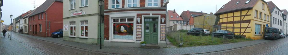 Baulücke nach Abriss des Familien- und Geschäftshauses in Malchow Baulücke nach Abriss des Familien- und Geschäftshauses in Malchow