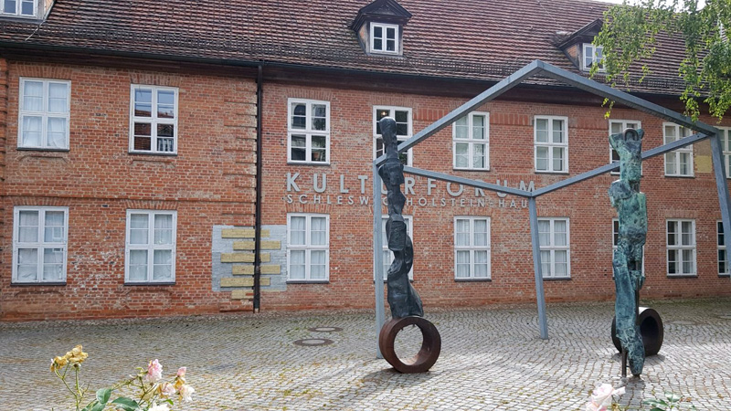 Im Schweriner Schleswig Holstein-Haus zeigt die Stiftung Mecklenburg eine Auswahl ihrer Sammlung. © Foto: Annett Ludwig Schleswig Holstein-Haus in Schwerin