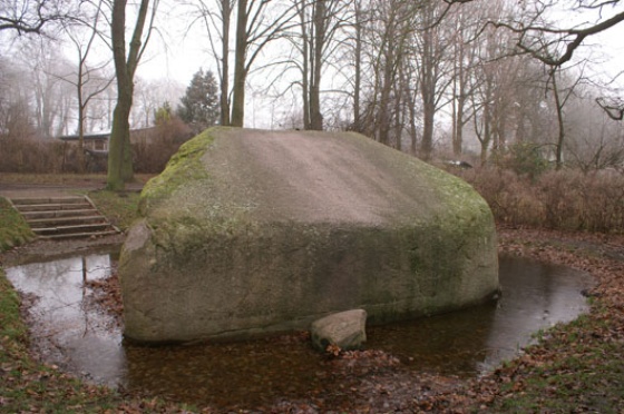 Grosser Stein Altentreptow Nordwest