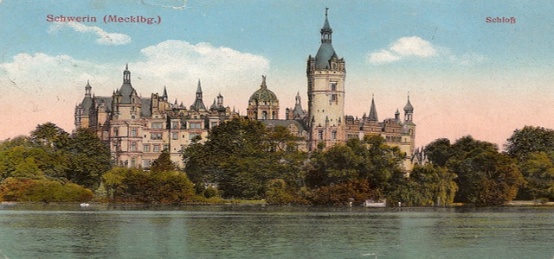 Kolorierte Postkarte: Blick über den Schweriner See auf das Schweriner Schloss
