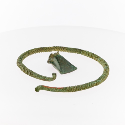 Wendelring (Halsband) und Tüllenbeil, 6. Jahrundert v.Chr